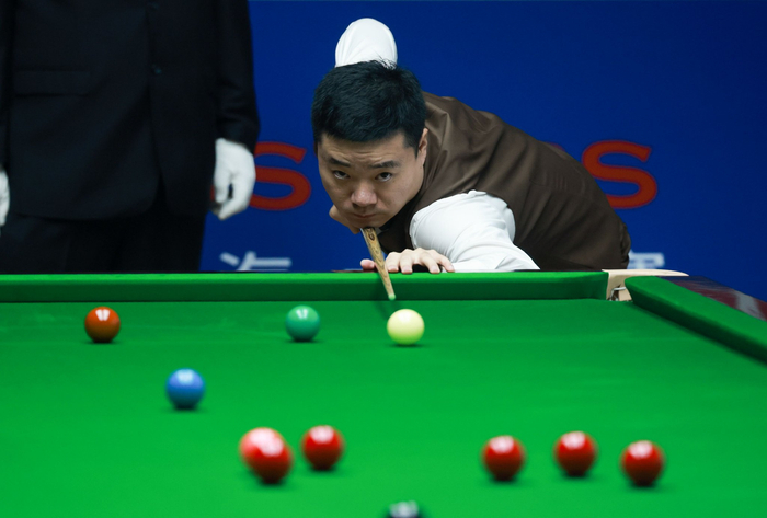 而且受制于 而且受制于